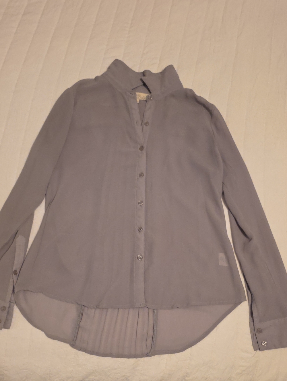 Olive & Oak Light Gray Button-Front Long Sleeve Blouse